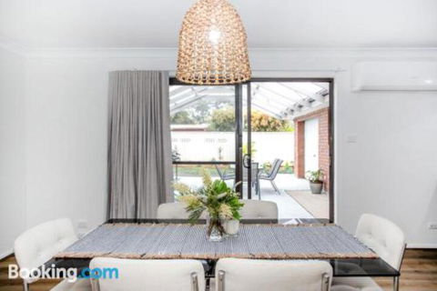 Lake Dreaming 4 Lulworth - Inverell Accommodation 5