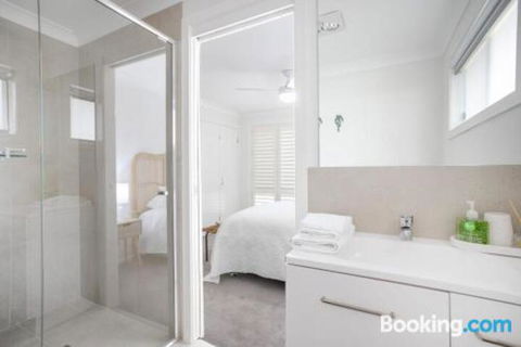 Lake Dreaming 4 Lulworth - Inverell Accommodation 3