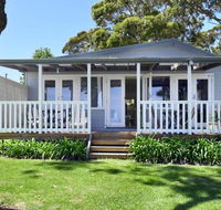 The Waterfront House 4pm Check Out Sundays - Inverell Accommodation