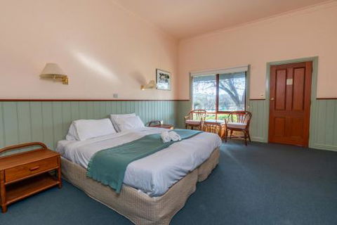 Acheron Valley Lakefront Cottages - Inverell Accommodation 0