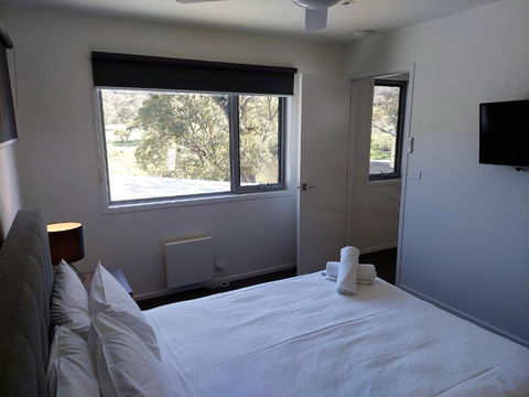 Iron Bark Chalet - Inverell Accommodation 1