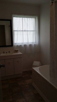 Strahan Holidays - Inverell Accommodation 3