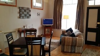 Strahan Holidays - Inverell Accommodation 1
