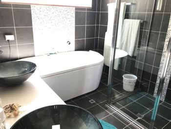 Ocean House At Mollymook - Inverell Accommodation 3