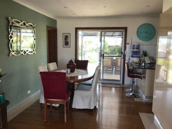Ocean House At Mollymook - Inverell Accommodation 5