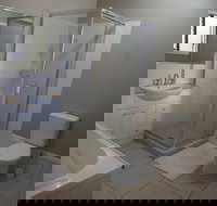 Queen Room With Airport Transfers Or Car Rental - Inverell Accommodation