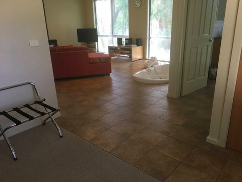 Indulge At The Beautiful Otway Winery - Inverell Accommodation 4