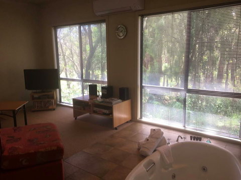 Indulge At The Beautiful Otway Winery - Inverell Accommodation 2