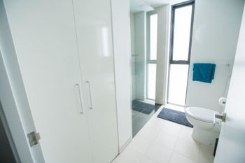 Spacious Apartment Close To Melbourne CBD - Inverell Accommodation 5