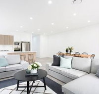 5 Bedroom Sydney Mansion with Parking - Inverell Accommodation