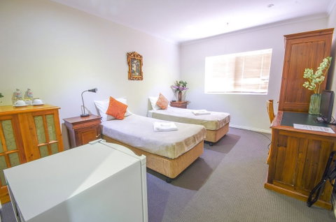 Regency Apartments - Inverell Accommodation 2
