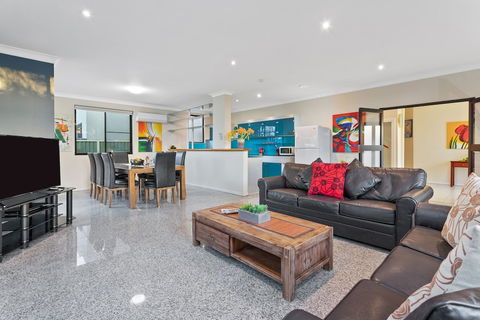Villa De Marseilles - Melbourne - Inverell Accommodation 4