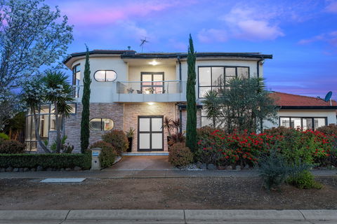 Villa De Marseilles - Melbourne - Inverell Accommodation 0