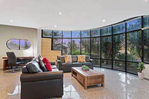 Villa De Marseilles - Melbourne - Inverell Accommodation 3