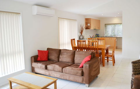 Parker By The Sea - Inverell Accommodation 6