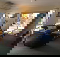 Lyreen's Apartment BB - Inverell Accommodation