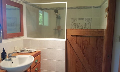 Artisan Spa Views - Inverell Accommodation 6