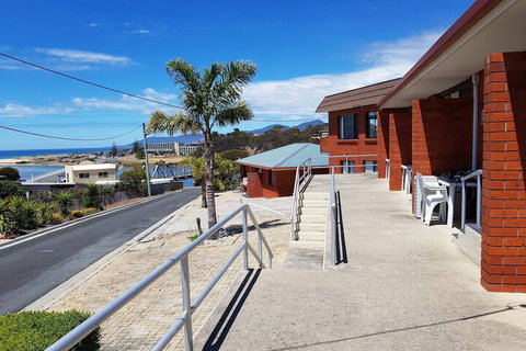 Blue Seas Holiday Villas - Inverell Accommodation 5