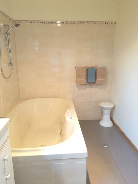 Driftwood Strahan Villas - Inverell Accommodation 4
