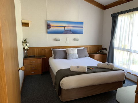 Metung Holiday Villas - Inverell Accommodation 4