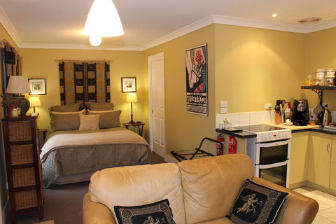 Ivy On Glenelg - Inverell Accommodation 5