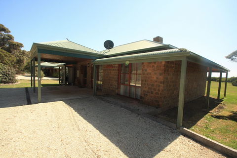 Apollo Bay Cottages - Inverell Accommodation 1