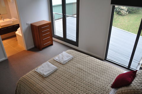 Apollo Bay Cottages - Inverell Accommodation 5
