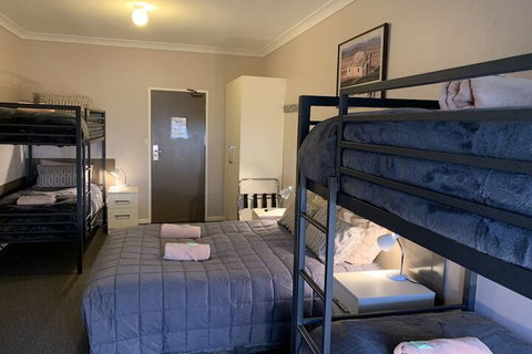 Aalberg Chalet - Inverell Accommodation 7