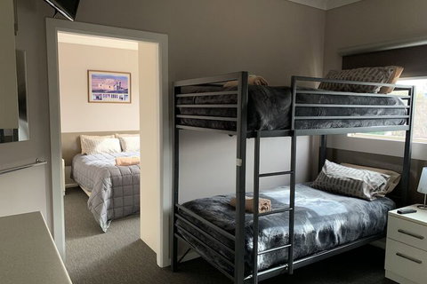 Aalberg Chalet - Inverell Accommodation 5