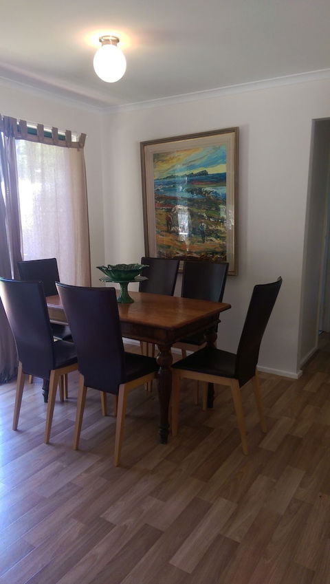 Amy's House - Inverell Accommodation 4