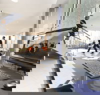 Ramada Encore by Wyndham Belconnen Canberra - Inverell Accommodation