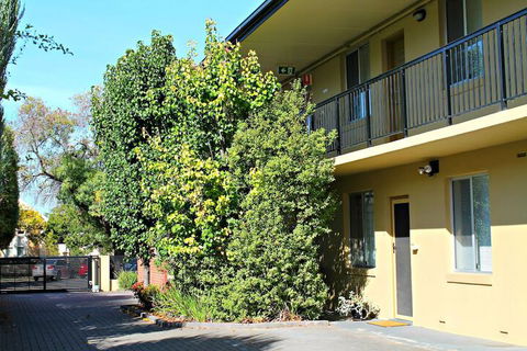 Adelaide DressCircle Apartments Childers Street - Inverell Accommodation 4