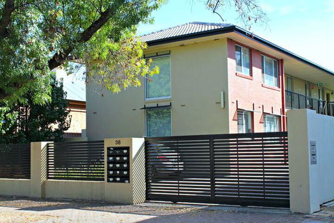 Adelaide DressCircle Apartments Childers Street - Inverell Accommodation 1