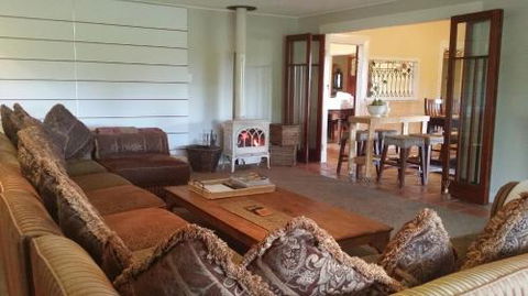 At Remingtons Private Cottages & Lodge - Inverell Accommodation 6