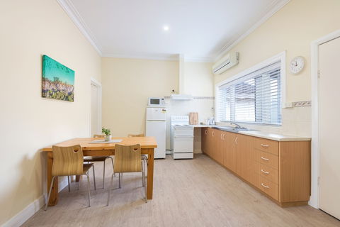 Albany Holiday Units - Inverell Accommodation 3