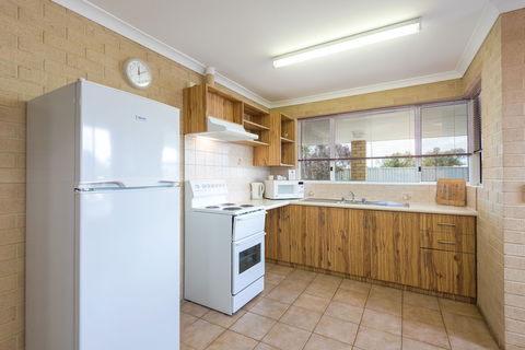Albany Holiday Units - Inverell Accommodation 2