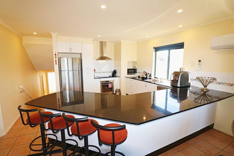 Ocean Breakers - Inverell Accommodation 2