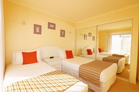 Ocean Breakers - Inverell Accommodation 0