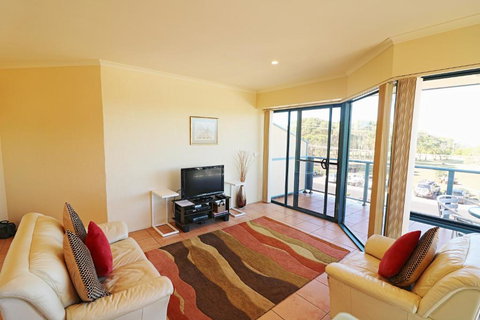 Ocean Breakers - Inverell Accommodation 1