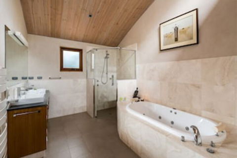Aiyana Retreat - Inverell Accommodation 0