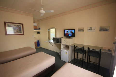 Aromet Motor Inn - Inverell Accommodation 4