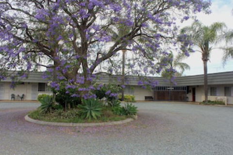 Aromet Motor Inn - Inverell Accommodation 0