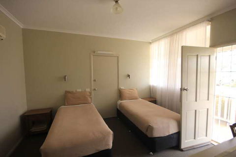 Aromet Motor Inn - Inverell Accommodation 6