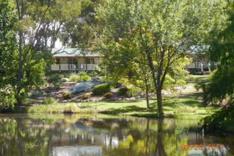 Granite Gardens Cottages & Lake Retreat - Inverell Accommodation 4