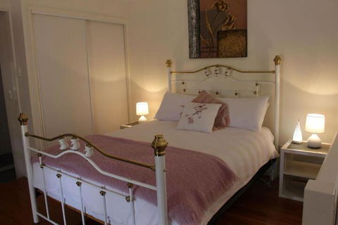 Granite Gardens Cottages & Lake Retreat - Inverell Accommodation 7