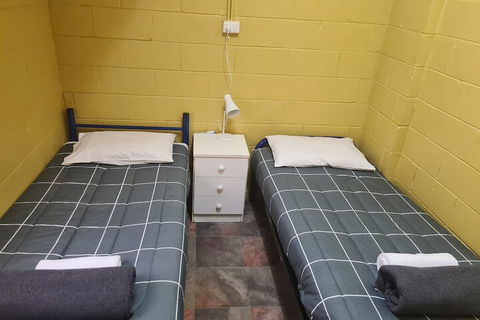 Shady Willows Holiday Park & YHA - Inverell Accommodation 7