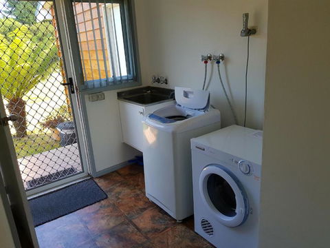 Regatta Point Tavern & Holiday Villas - Inverell Accommodation 5