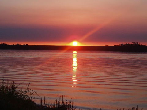 Regatta Point Tavern & Holiday Villas - Inverell Accommodation 2
