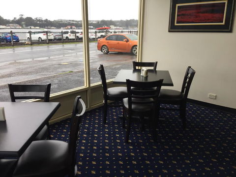Regatta Point Tavern & Holiday Villas - Inverell Accommodation 1