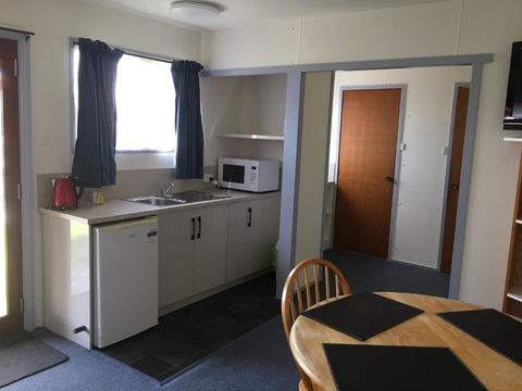 Regatta Point Tavern & Holiday Villas - Inverell Accommodation 3